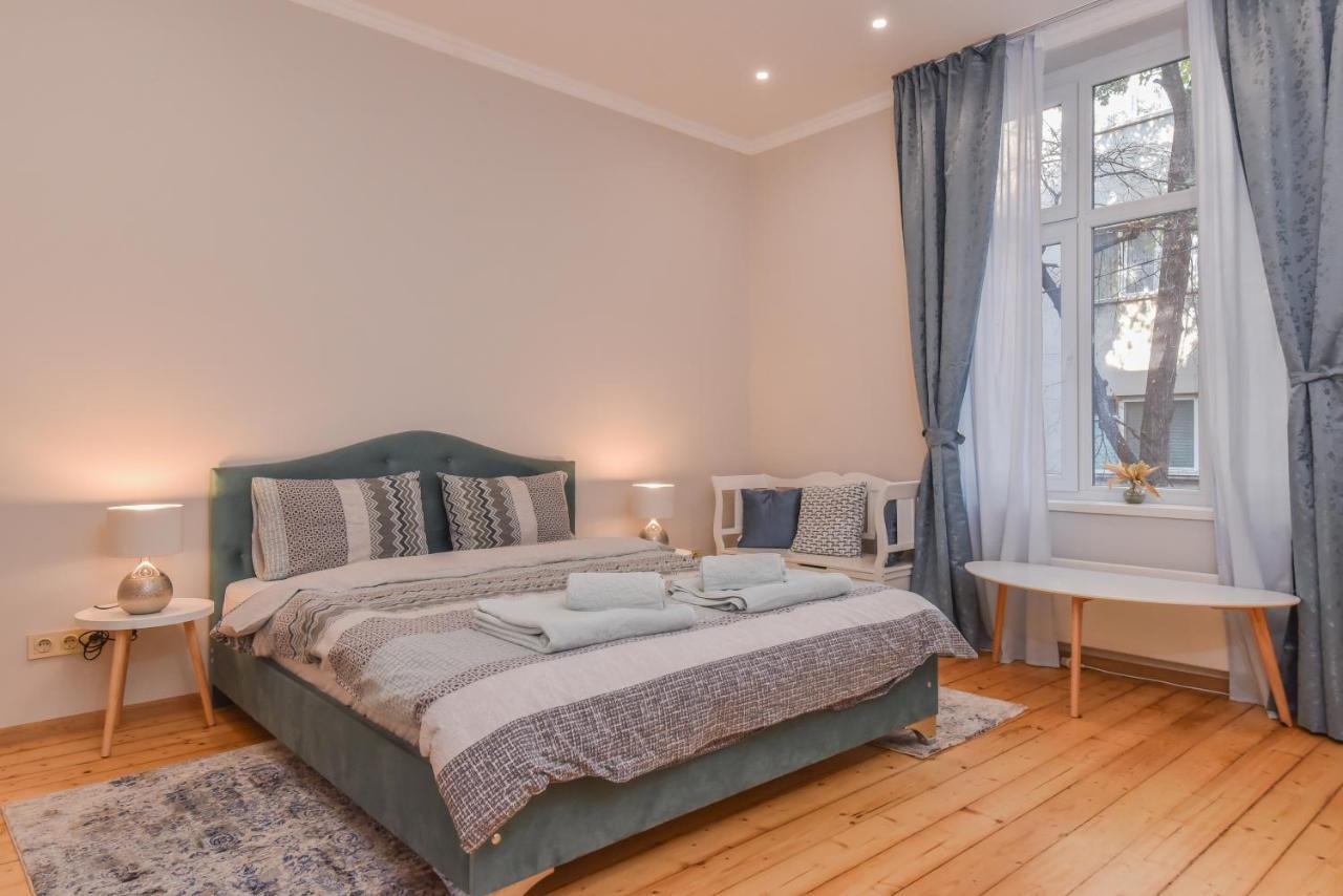 Spacious Vintage 2Br, 2Bath Apartment By Flat Mаnager Sófia Exterior foto